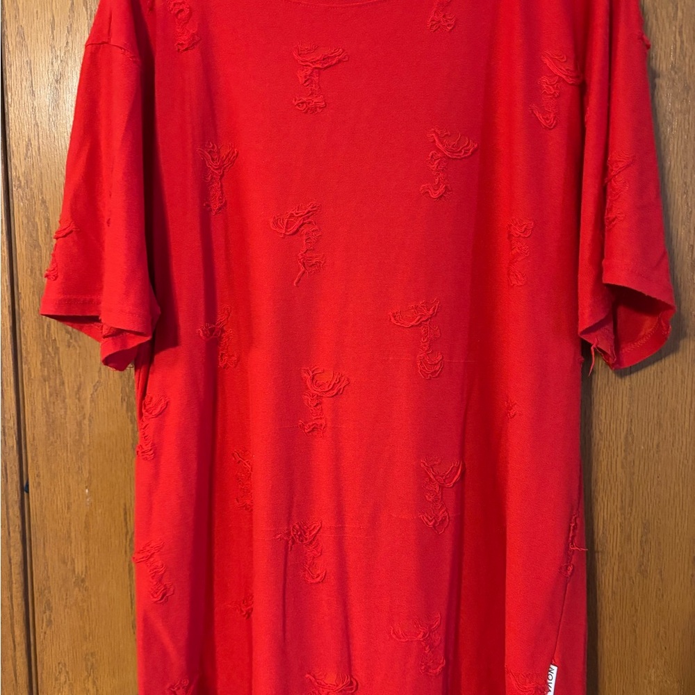 Buckle Red Textured Men's Tee